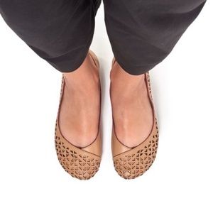 New Outer Beige Cutout Perforated Leather Ballerina Flats Solftwalk Size 6